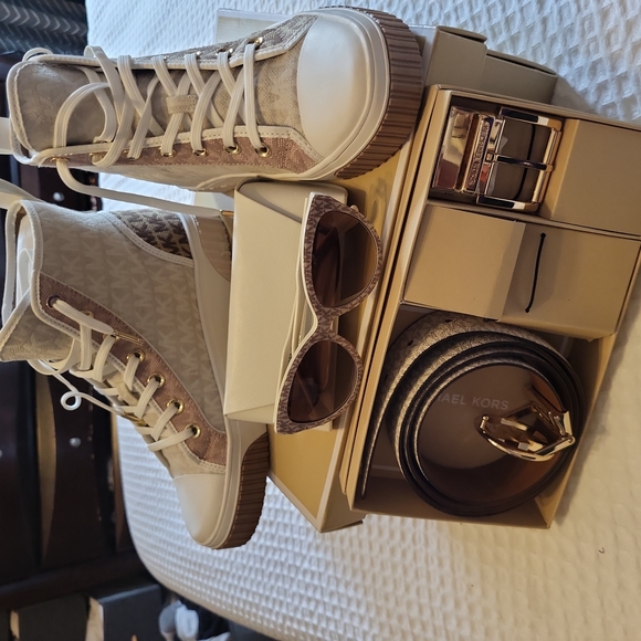 Michael Kors Cream High-Top Sneakers and Accessories Set - Picture 1 of 4
